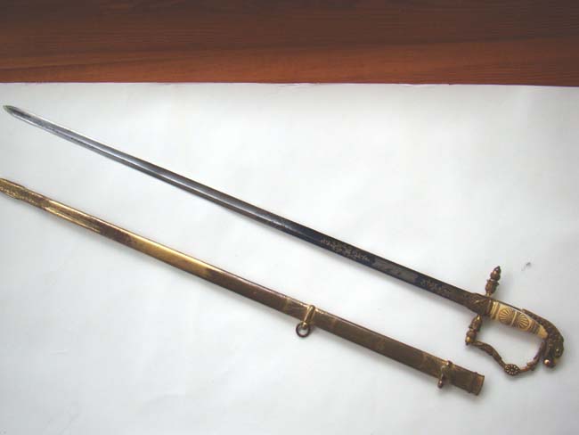 A fine American eagle pommel Naval officer's sword circa 1815-1825 — image 2